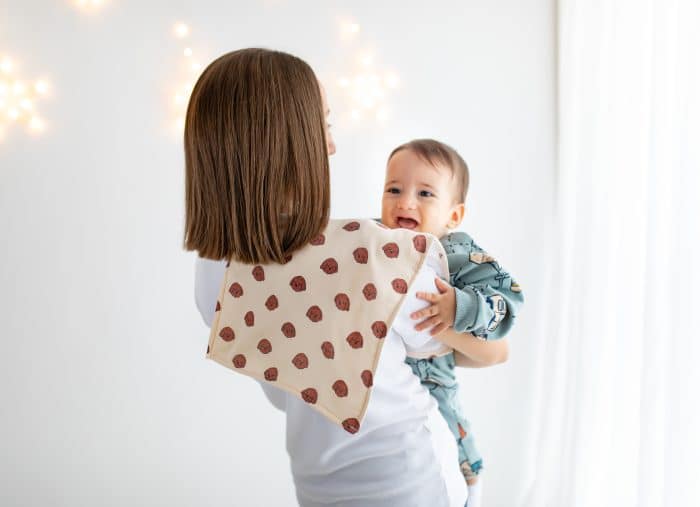 Köpek Desenli Müslin Omuz Örtüsü (Alezli) - Görsel 1